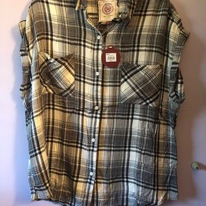 Sleeveless flannel